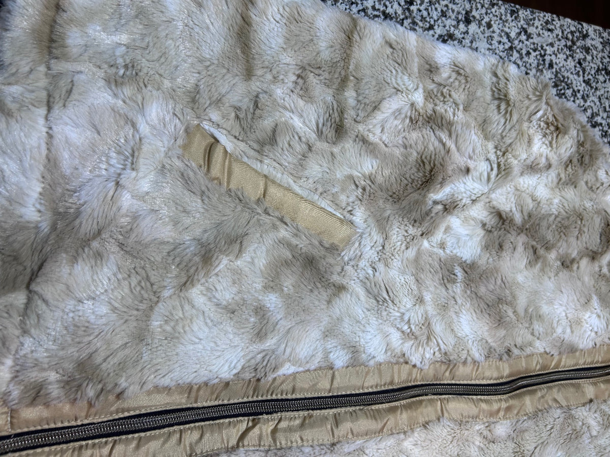 Casual Identity Women’s Size Large Cream Faux Fur Full Zip Reversible Vest