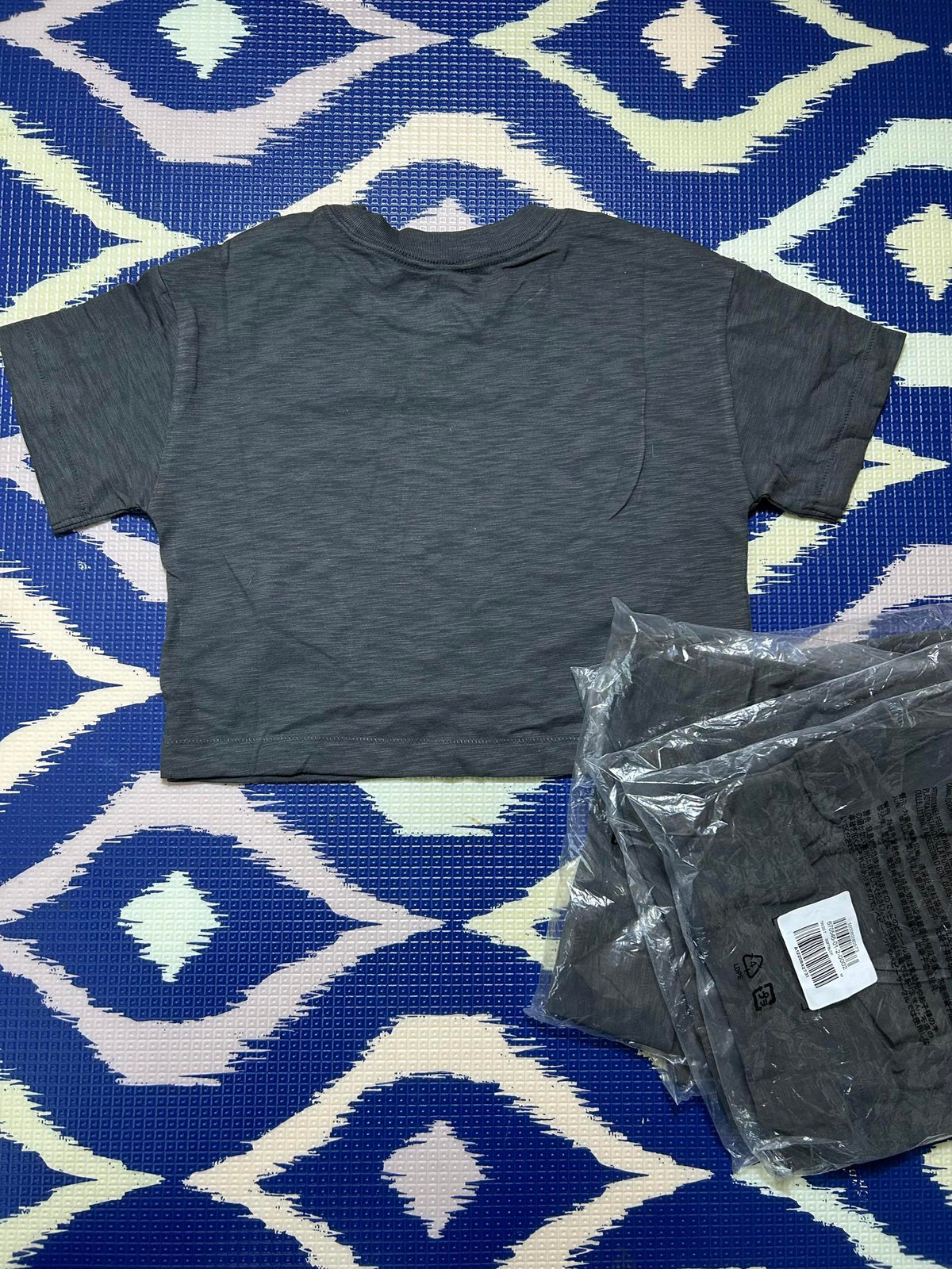GAP ORGANIC Soft Black Crop Shirt Sz. Med