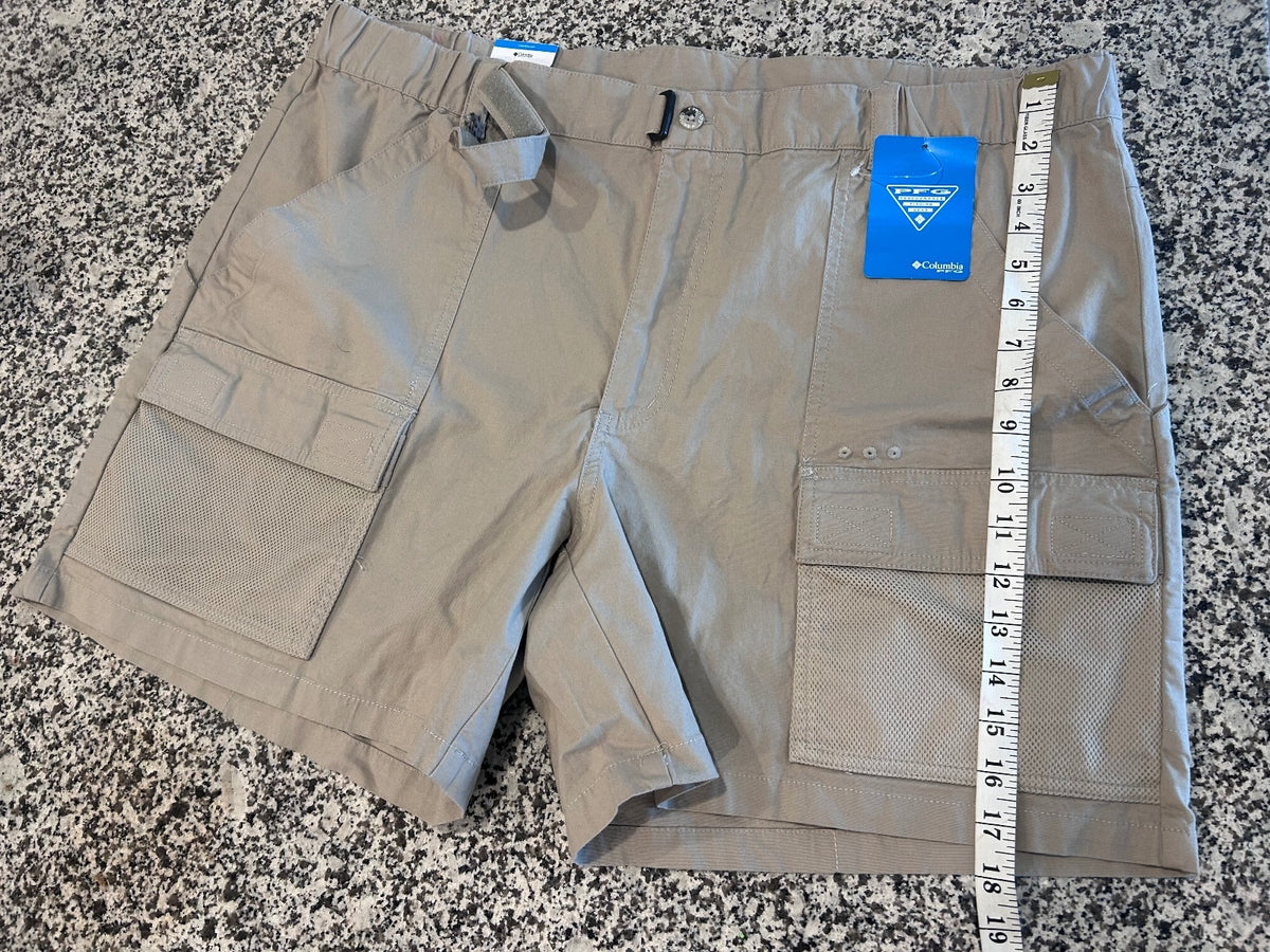 Columbia Men's XL Beige Cargo Shorts with Mesh Pockets