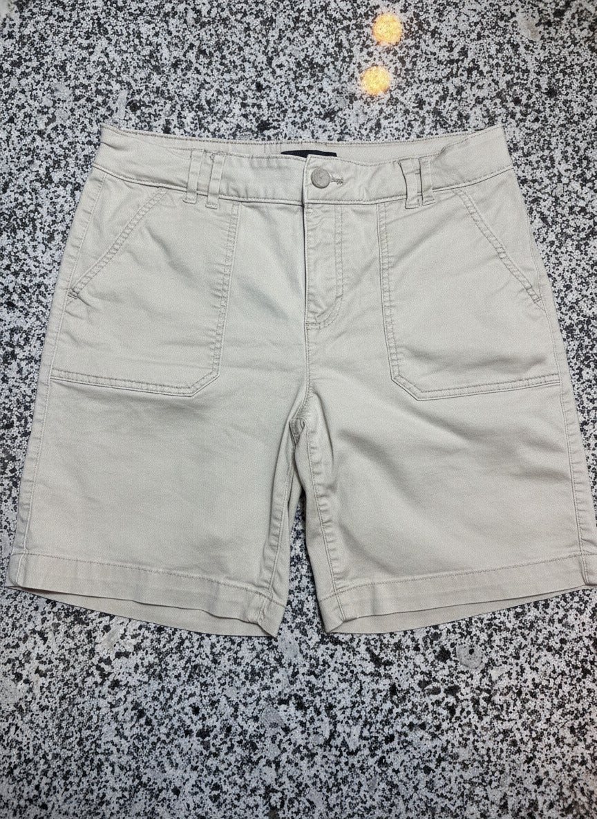 Lee Women's Size 8 Medium Khaki Beige Regular Fit Bermuda Casual Shorts Stretch