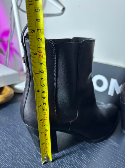 Burberry Black Leather Glendale 75 Equestrian Ankle Boots