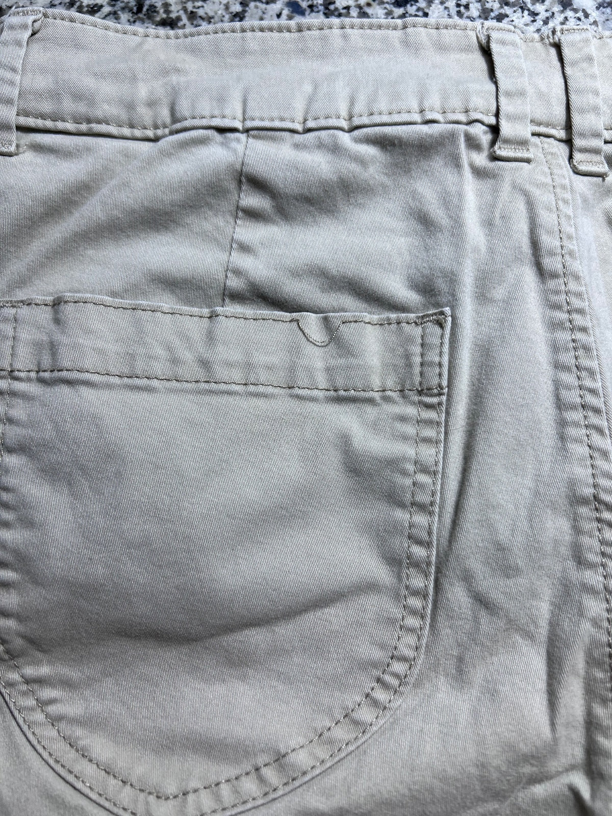 Lee Women's Size 8 Medium Khaki Beige Regular Fit Bermuda Casual Shorts Stretch