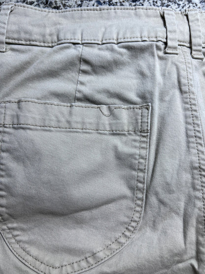 Lee Women's Size 8 Medium Khaki Beige Regular Fit Bermuda Casual Shorts Stretch