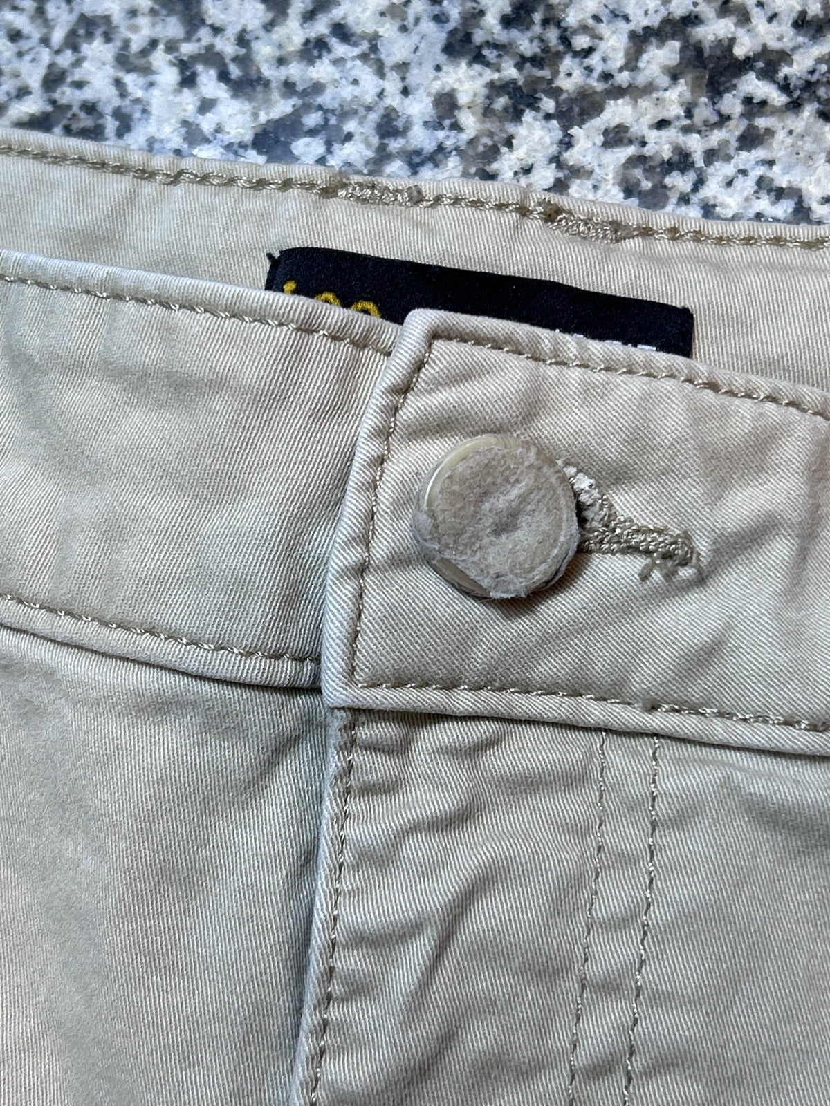 Lee Women's Size 8 Medium Khaki Beige Regular Fit Bermuda Casual Shorts Stretch