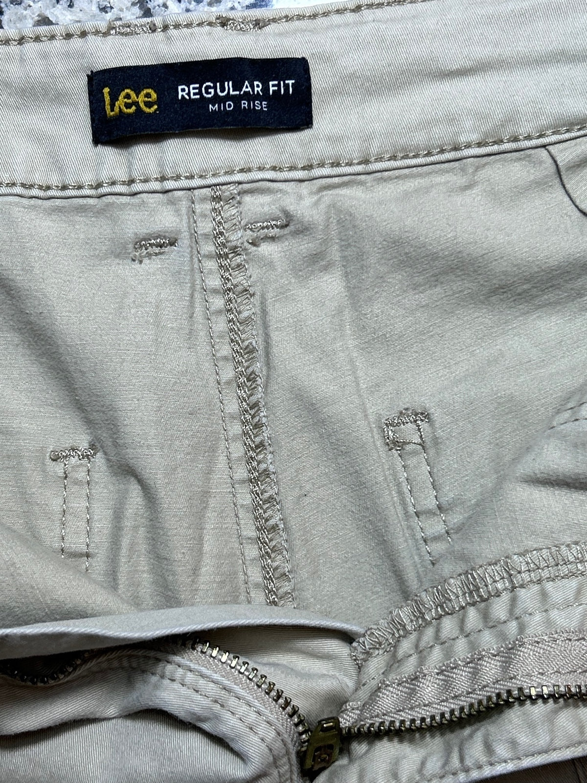 Lee Women's Size 8 Medium Khaki Beige Regular Fit Bermuda Casual Shorts Stretch