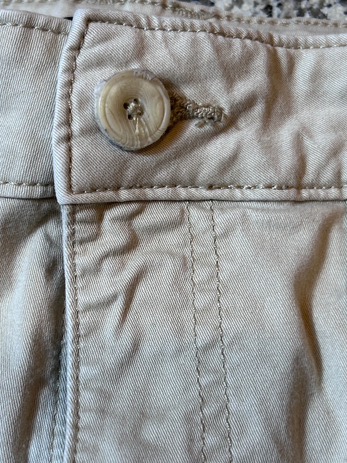 Lee Women's Size 8 Medium Khaki Beige Regular Fit Bermuda Casual Shorts Stretch
