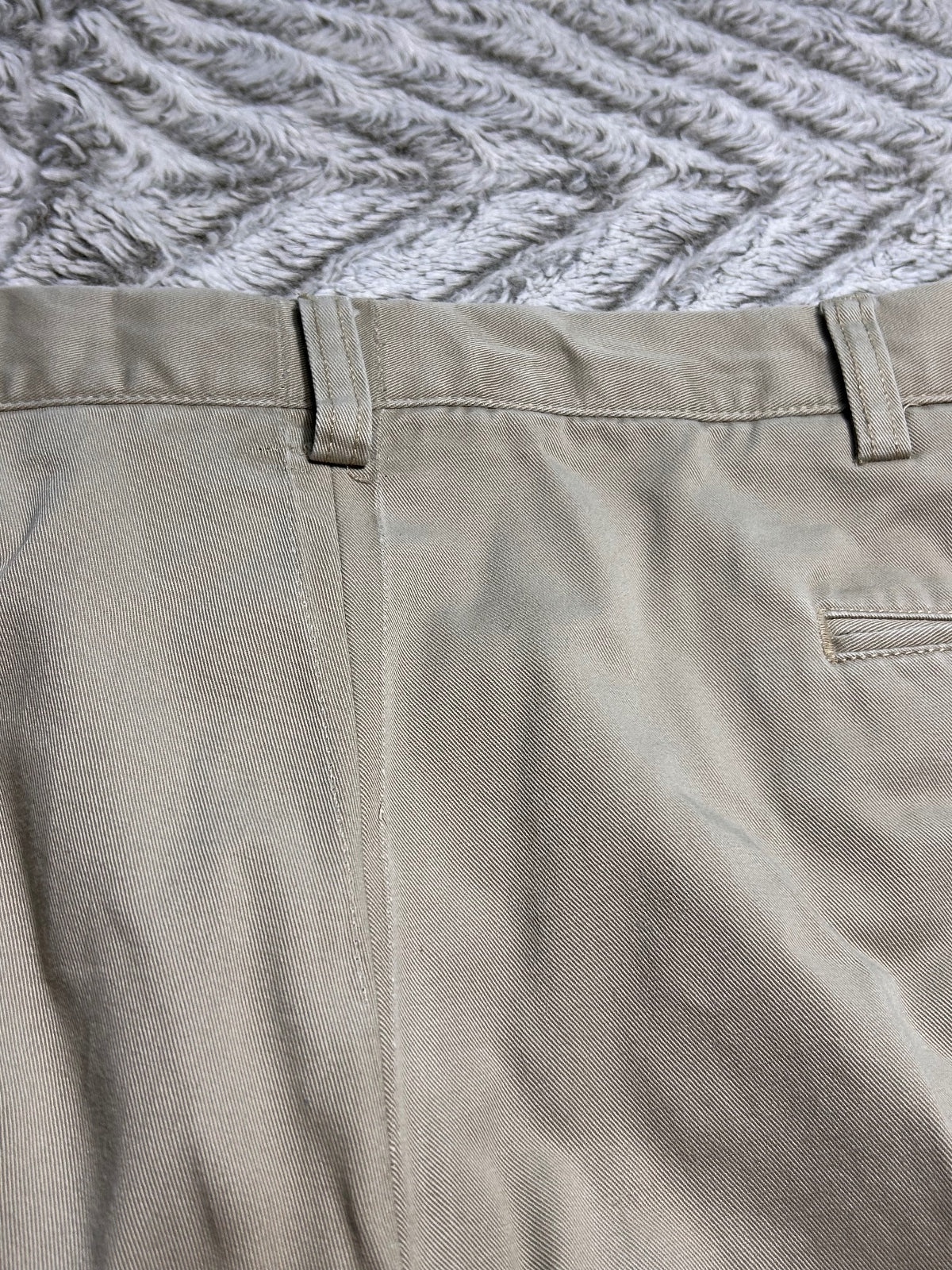 THRIFT Polo Ralph Lauren Mens 40W 29L Preston Chino Pants Spot On Seat Khaki