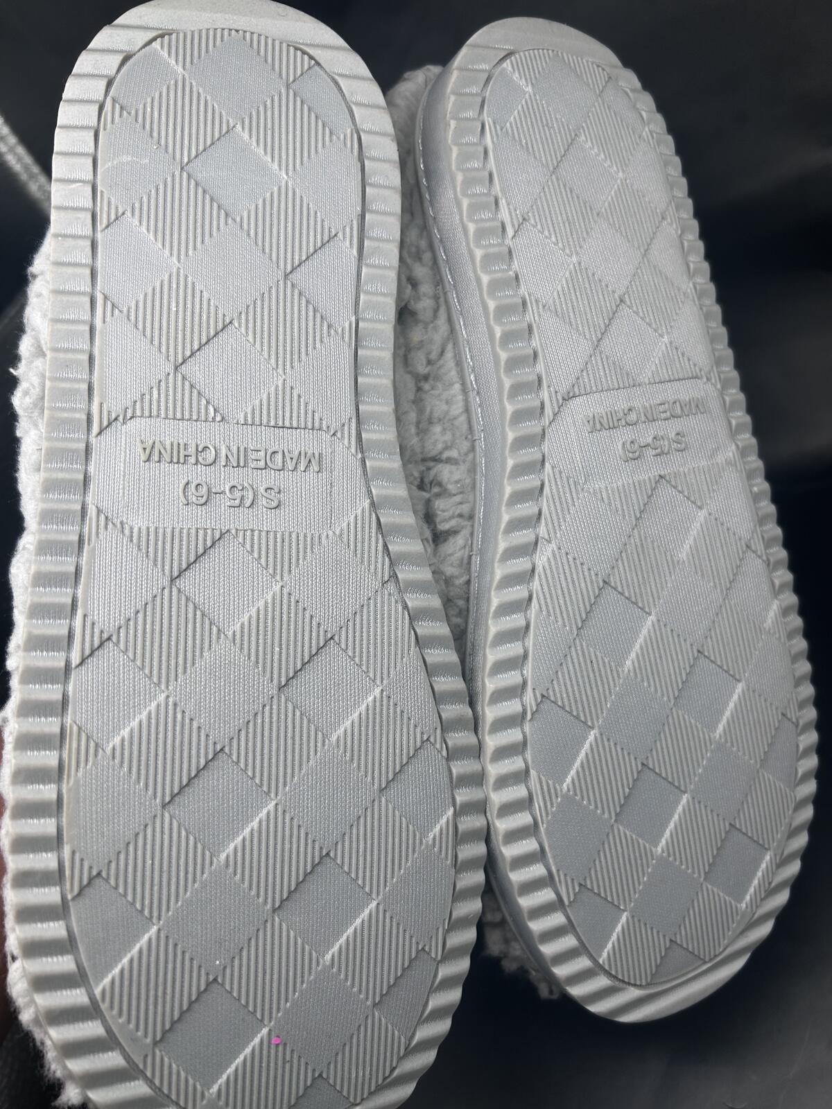 Dearfoams Cozy Mountain Memory Foam Gray Sherpa Bootie Slips