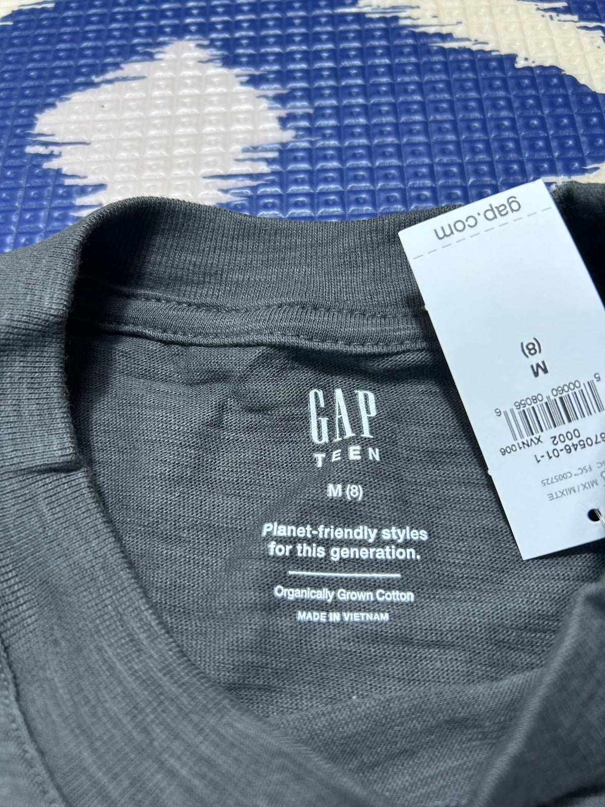 GAP ORGANIC Soft Black Crop Shirt Sz. Med