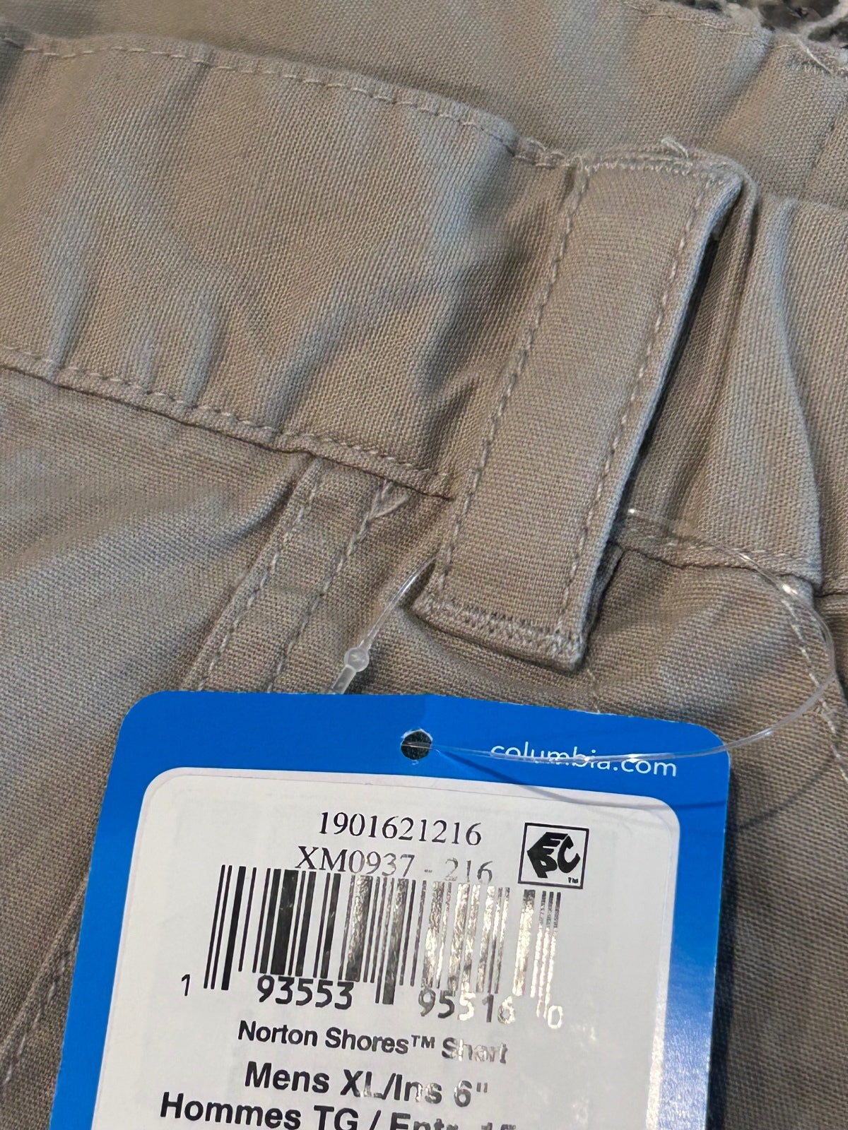 Columbia Men's XL Beige Cargo Shorts with Mesh Pockets