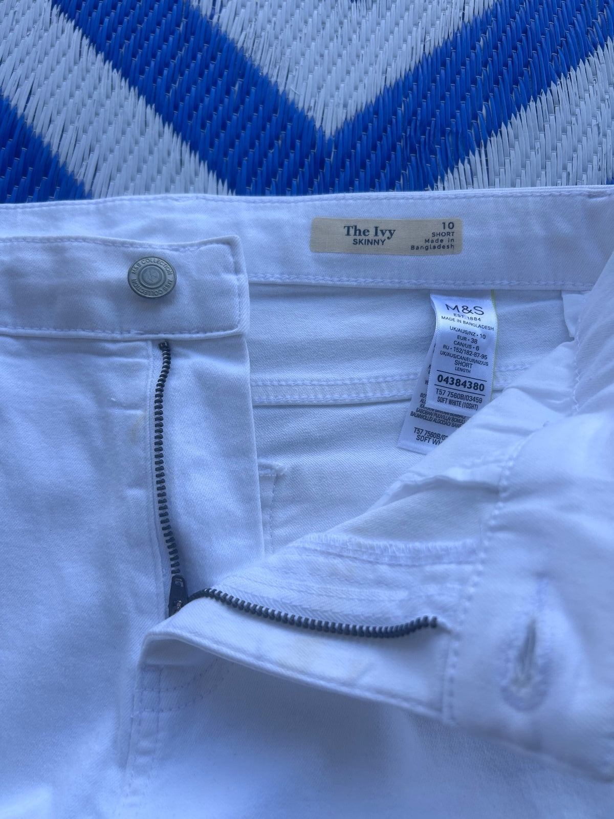 White Skinny Jeans with Classic Five-Pocket Design