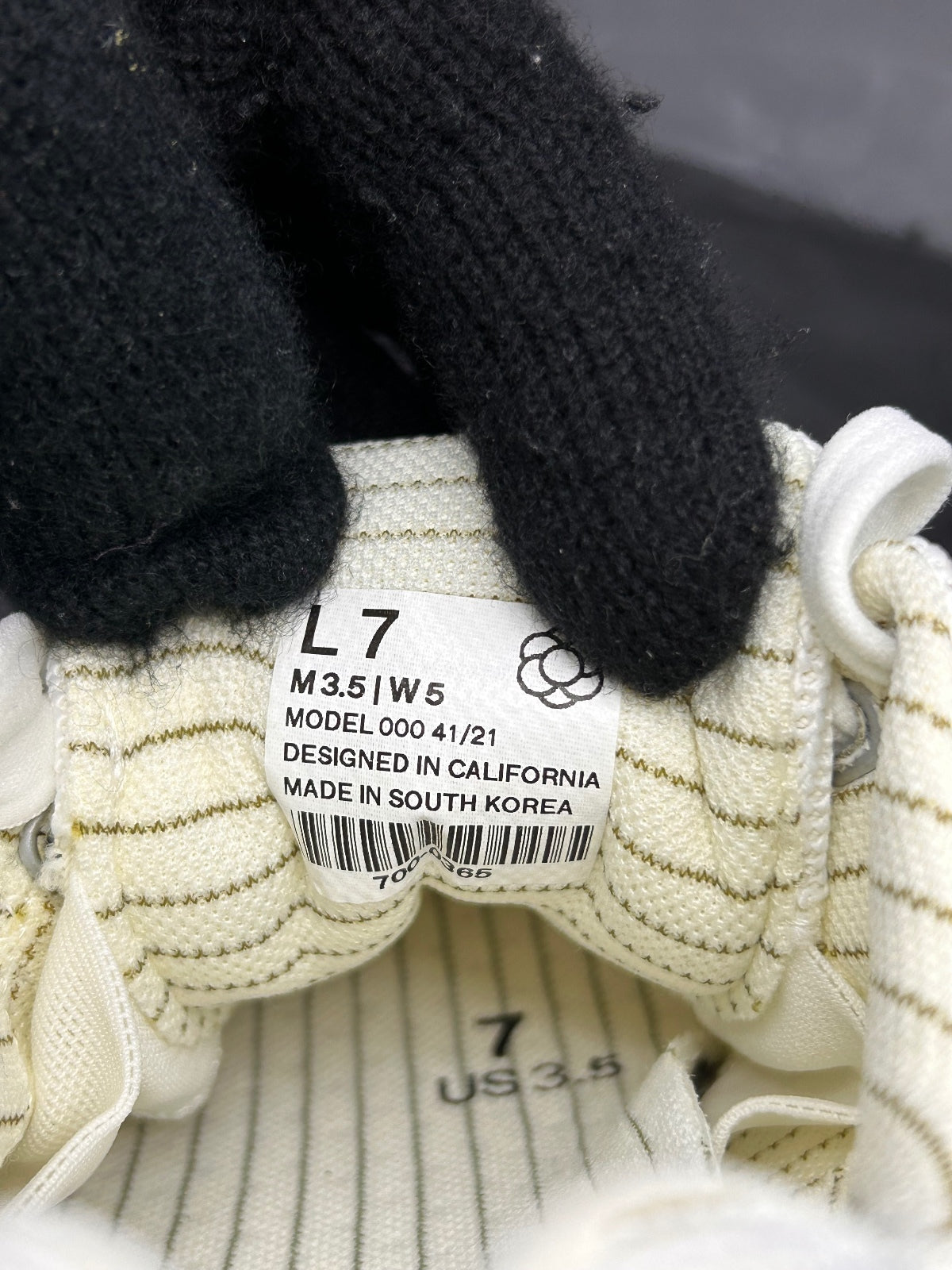 Atoms Model 000 White Knit Everyday Comfort Sneakers – Size L7 (US W5 / M3.5)