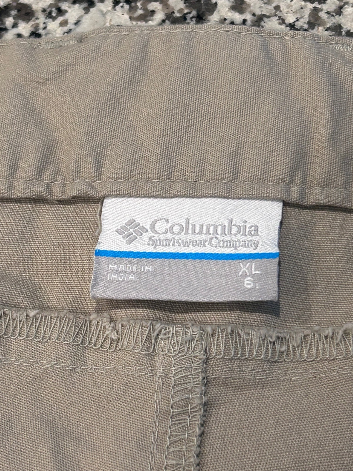 Columbia Men's XL Beige Cargo Shorts with Mesh Pockets