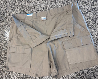 Columbia Men's XL Beige Cargo Shorts with Mesh Pockets
