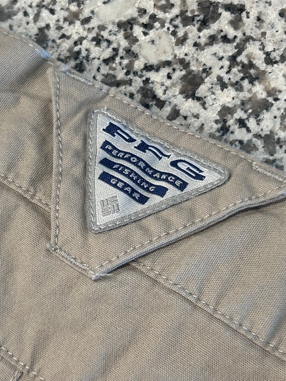 Columbia Men's XL Beige Cargo Shorts with Mesh Pockets